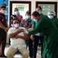 Ketua DPRD Kota Palangka Raya Sigit K Yunianto saat disuntik vaksin tahun lalu. 