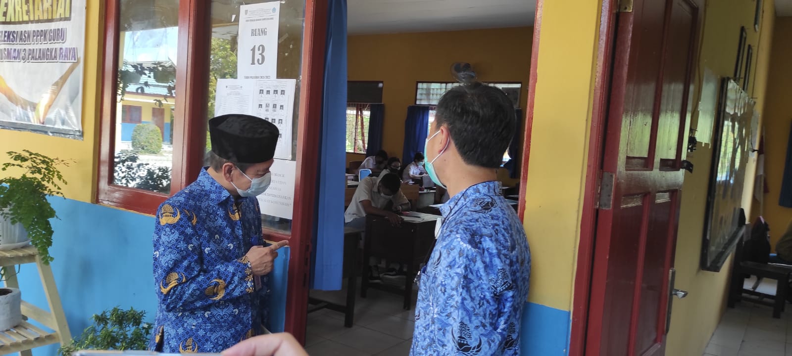 Kadisdik Palangka Raya Tinjau USBK Hari Pertama