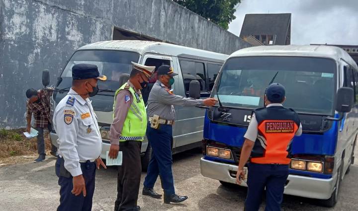 Dishub Kapuas dan Satlantas Cek Kelaikan Angkutan Umum