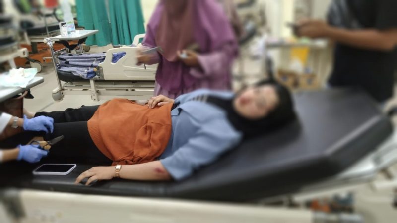 Korban saat mendapatkan perawatan di RSUD Murjani Sampit, Jumat (7/10/2022). (Foto : IST)