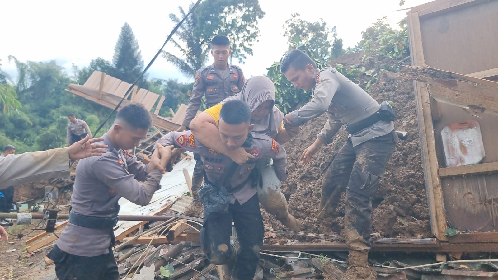 Evakuasi Korban Gempa, Polri Kerahkan 350 Personel