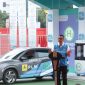 Direktur Utama PT PLN (Persero) Darmawan Prasodjo menjelaskan bahwa penggunaan kendaraan hidrogen sebagai transportasi masa depan lebih hemat jika dibandingkan dengan kendaraan berbasis Bahan Bakar Minyak (BBM), bahkan kendaraan listrik di Kawasan Senayan, Jakarta, Rabu (21/2). (Foto : PLN)