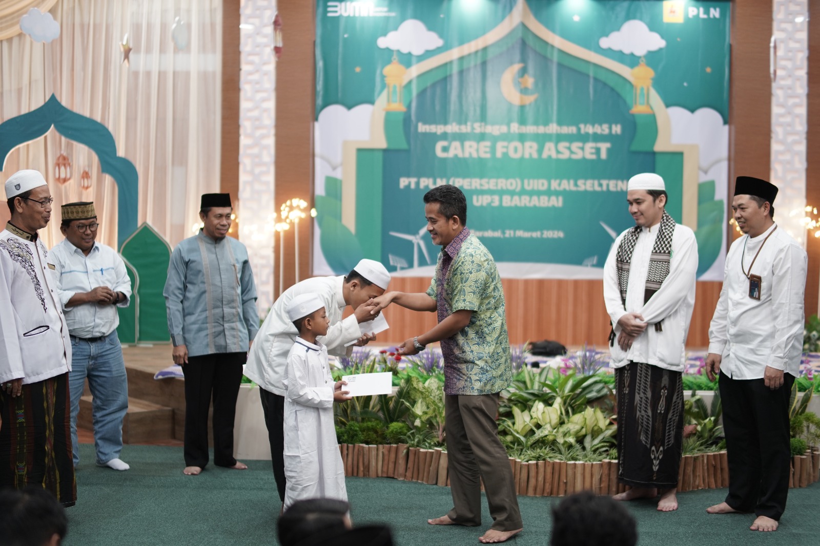 PLN Salurkan 4.359 Paket Ramadan Se Kalselteng