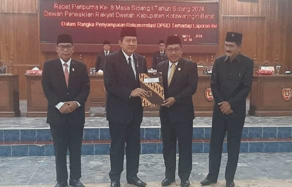 Pansus DPRD Kobar Serahkan Rekomendasi LKPj Bupati 2023