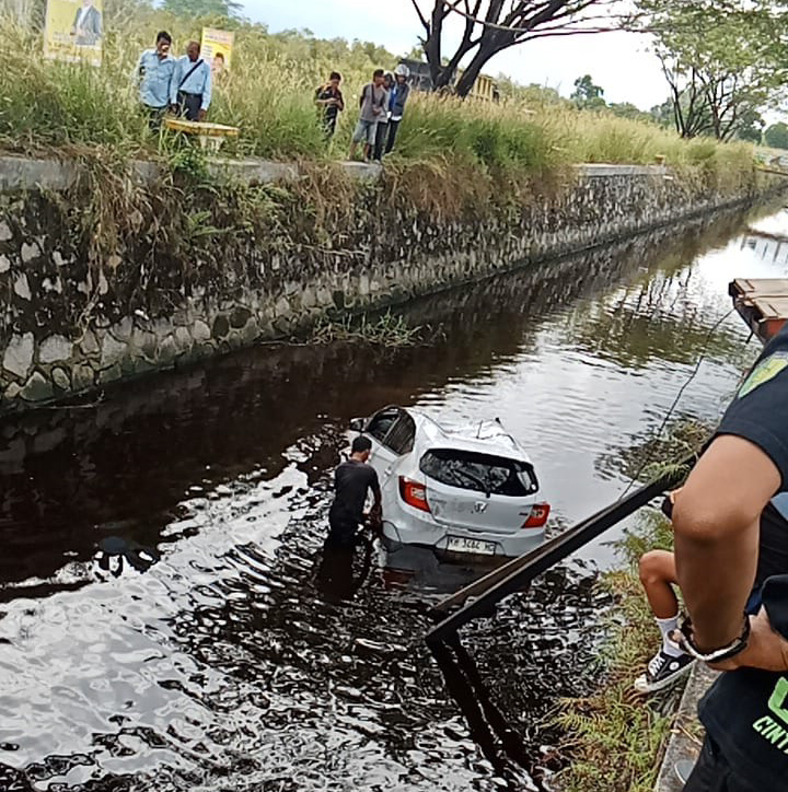 Oleng, Brio Terjun Bebas ke Pengaringan