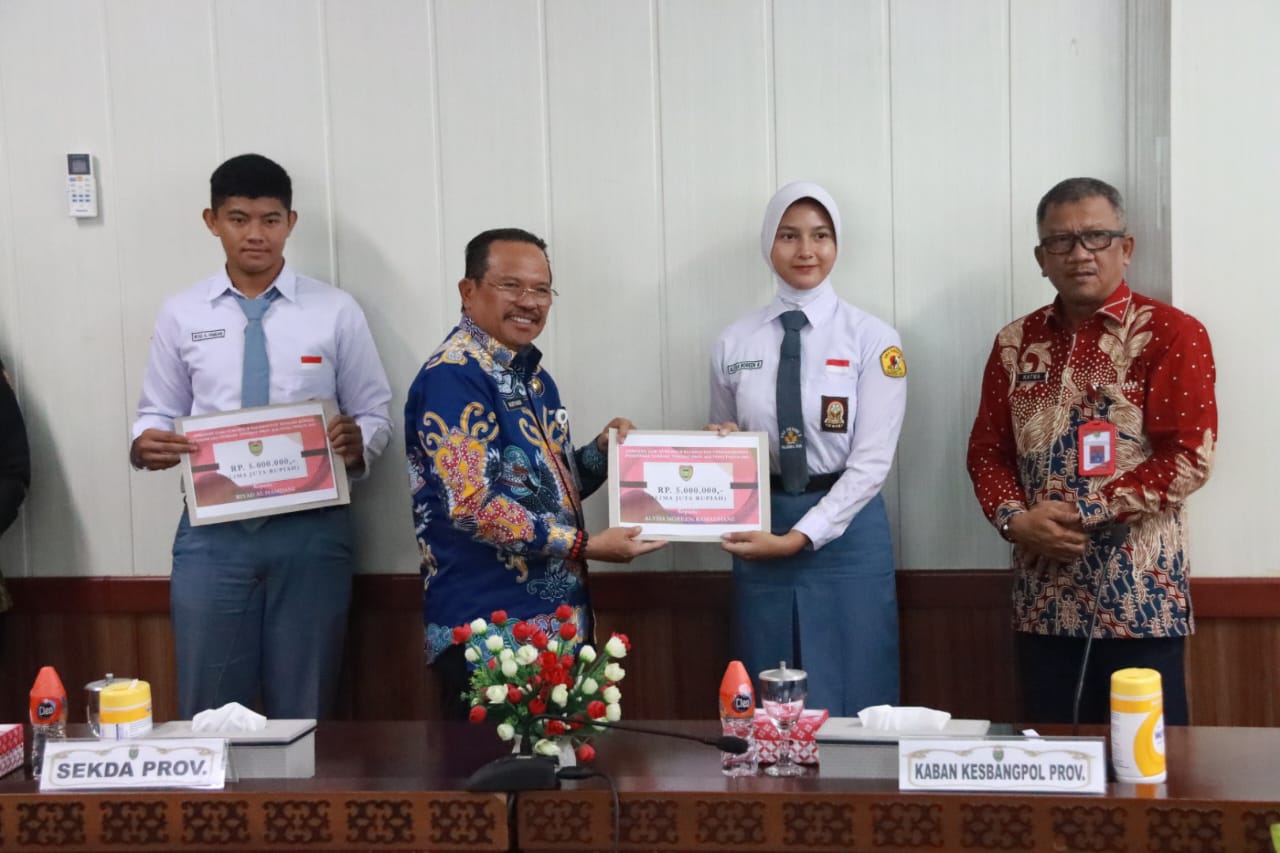 Sekda Kalteng Lepas Calon Paskibraka Tingkat Pusat