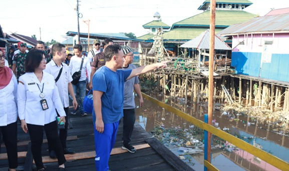 Gubernur Kalteng Pantau Kondisi Sampah di Puntun