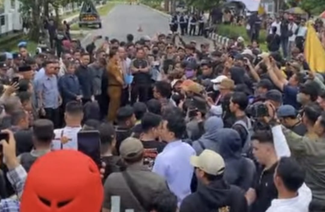 Ratusan Massa Demo Kantor DPRD Kotim, Sampaikan 7 Tuntutan