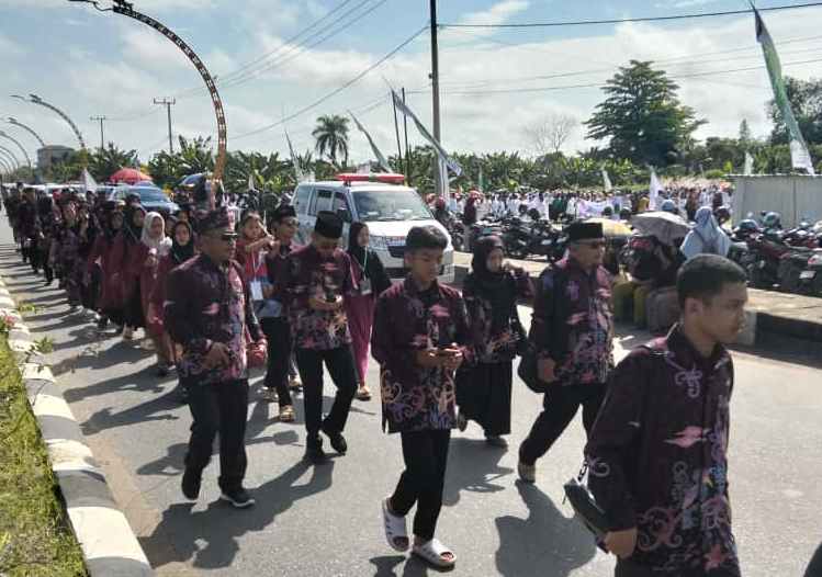 Ratusan Peserta Meriahkan Pawai Taaruf MTQ ke 56 Kotim 