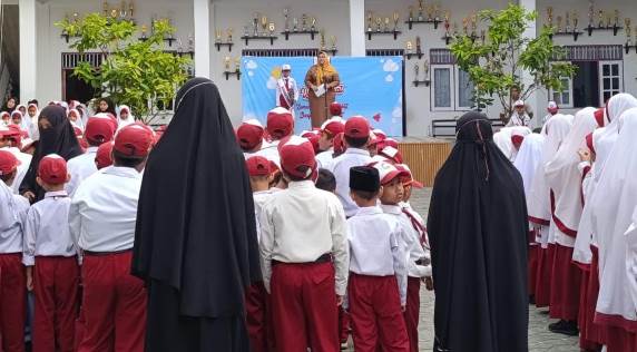 Wabup Kotim Jadi Pembina Upacara di SD IT Asiah