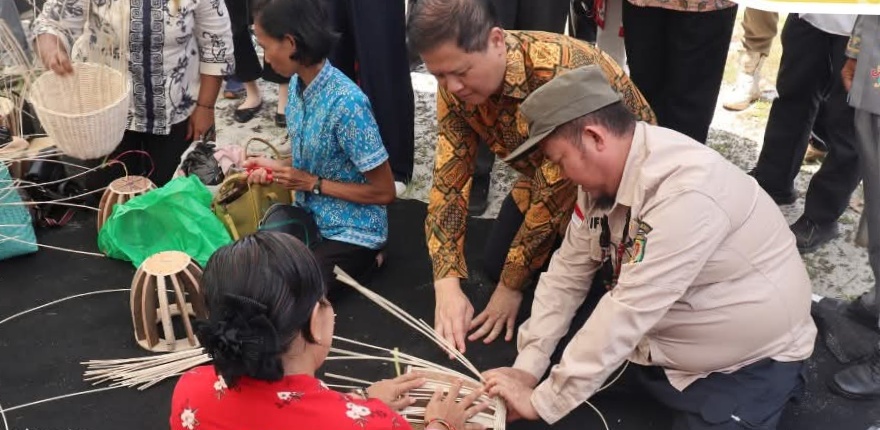 Bupati Katingan dan Kedutaan Kanada Launching Handycraf Rotan
