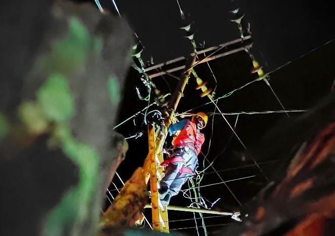 PLN Berhasil Pulihkan Seluruh Sistem Kelistrikan Pascagangguan di Wilayah Kalselteng