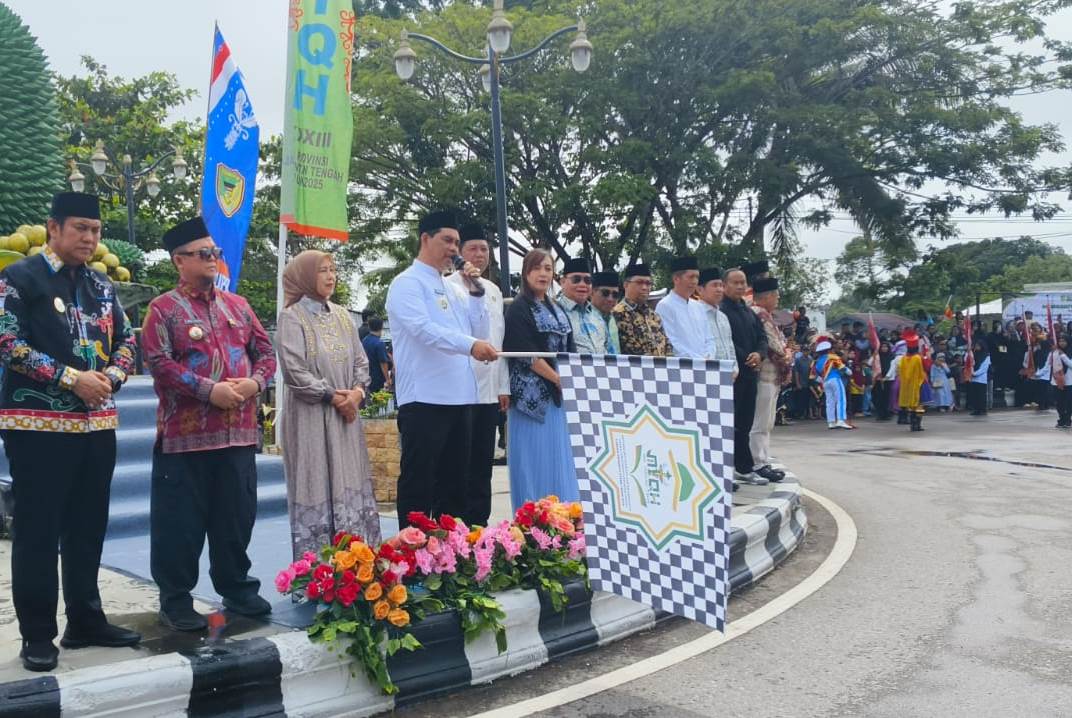 Bupati Mura Hadiri Pawai Taaruf MTQH Kalteng