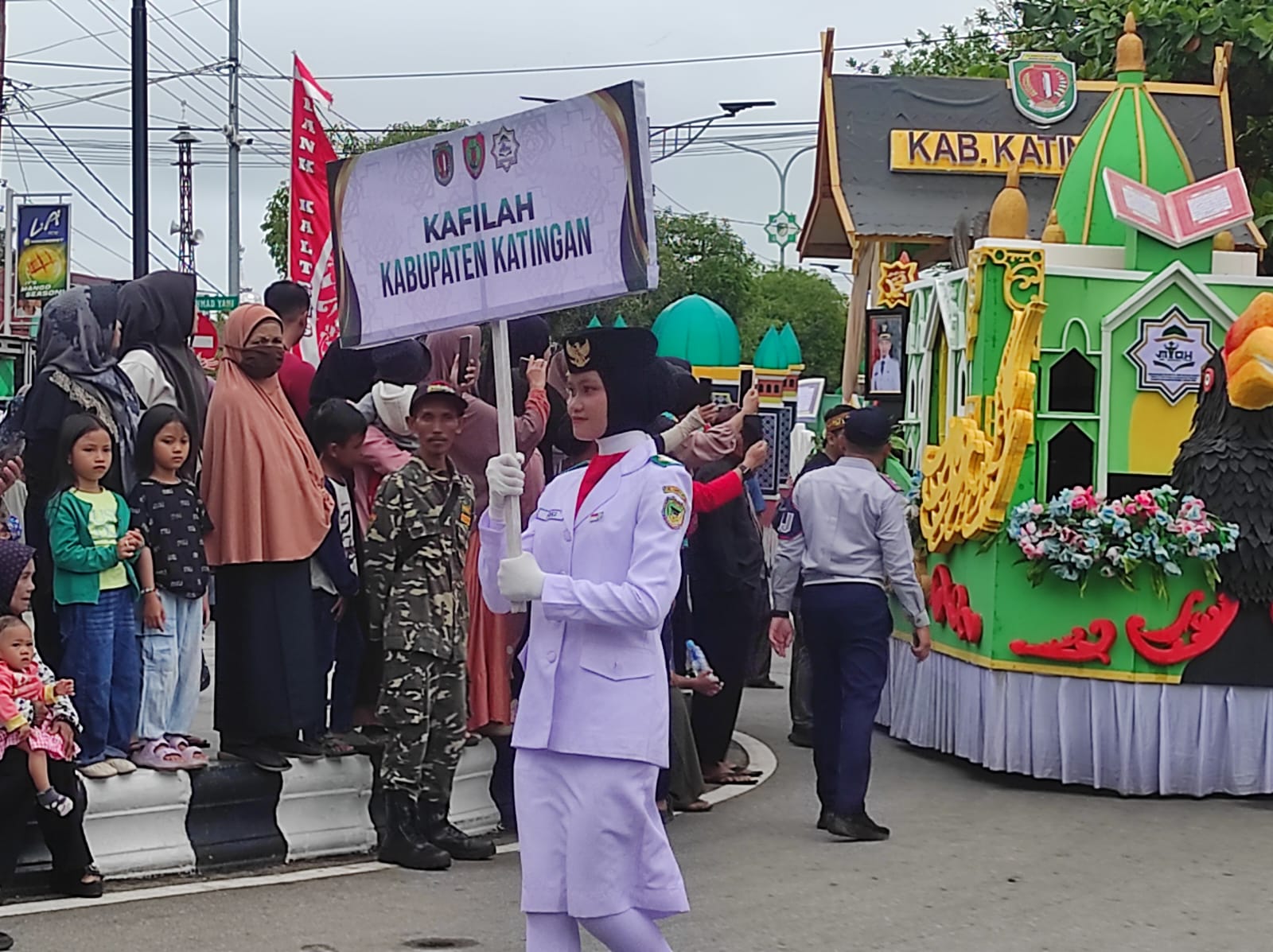 Kafilah Katingan Ikuti Pawai Taaruf MTQH Kalteng