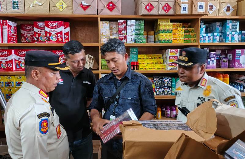 Satpol PP Katingan dan Bea Cukai Sita Ratusan Rokok Ilegal