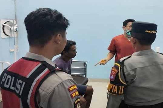 Pria ODGJ Mengamuk Pecahkan Kaca Rumah Warga