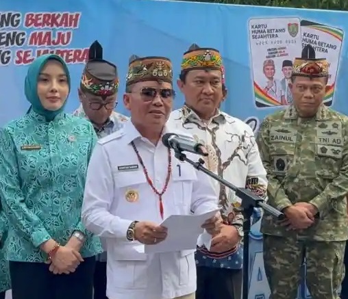 Kartu Huma Betang Wujud Komitmen Penuhi Kebutuhan Dasar Warga