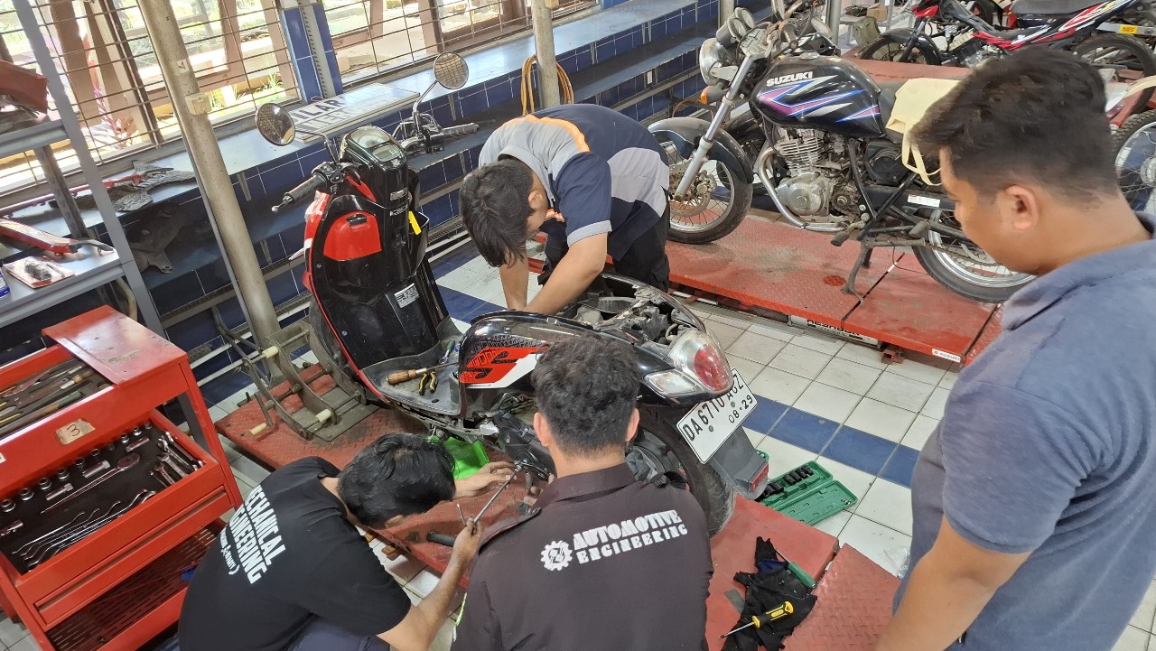 Dorong Kemandirian Energi, PLN Dukung Konversi Kendaraan Listrik di Kalsel 