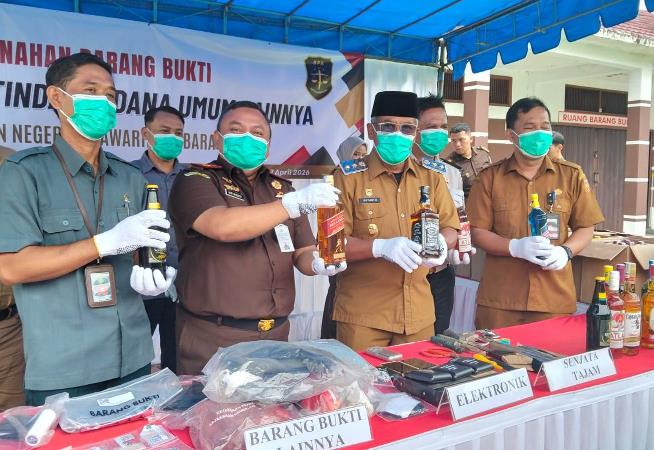 Pemkab Kobar Konsisten Terapkan Perda Miras