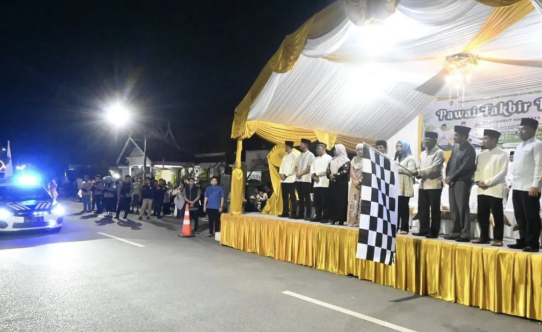 Bupati Kobar Lepas Peserta Pawai Takbir Keliling 
