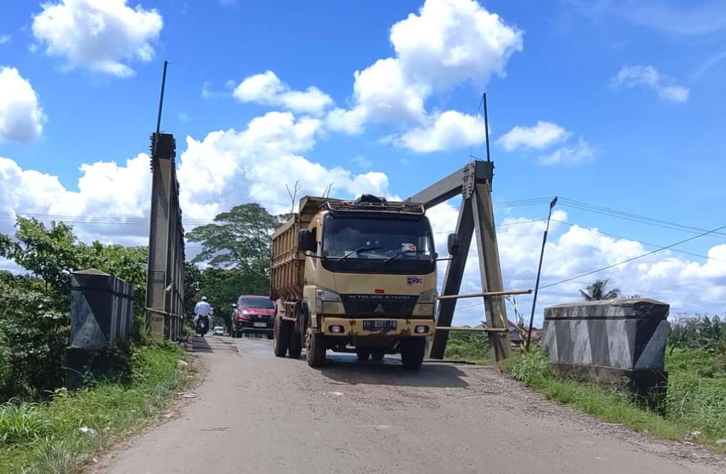 UPTD Perbaikan Jembatan Kotim Siapkan Penerangan di Jembatan Patah 