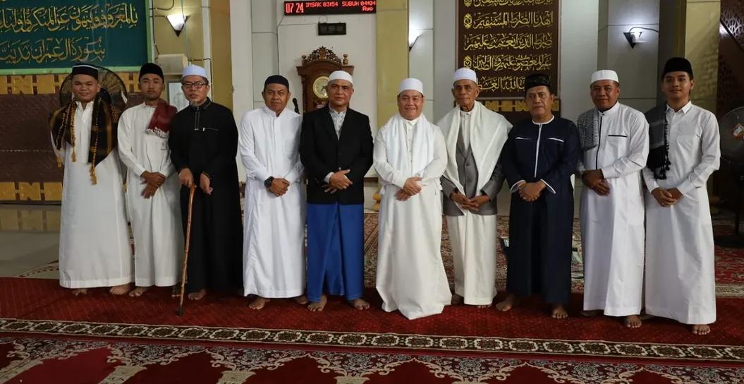 Bupati Kotim Salat Id Bersama Warga, Ajak Perkuat Kepedulian dan Berbagi