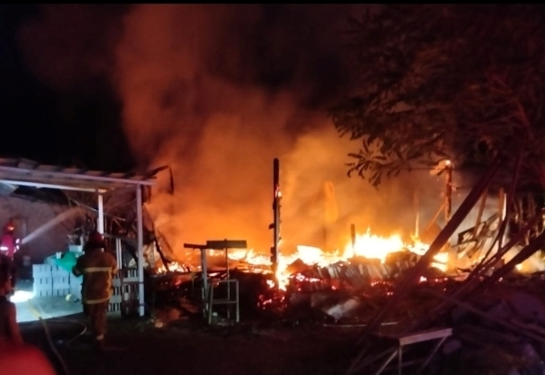 Rumah Warga Sungai Tendang Diamuk Jago Merah