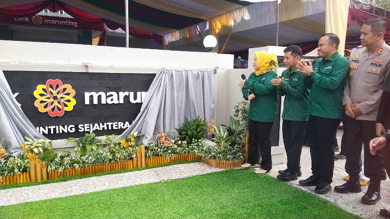 Pemkab Kobar Resmikan Perubahan Status Badan Hukum BPR Marunting