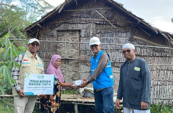 Tebar Berkah Idul Adha, YBM PLN Kalselteng Salurkan 130 Paket Daging Kurban di Kapuas
