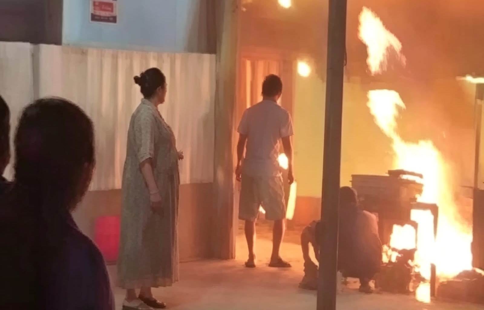 Geger, Penjual Akringan Dibakar Mantan Suami Siri