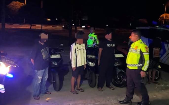 Asyik Balap Liar, Lima Remaja Diciduk Polisi