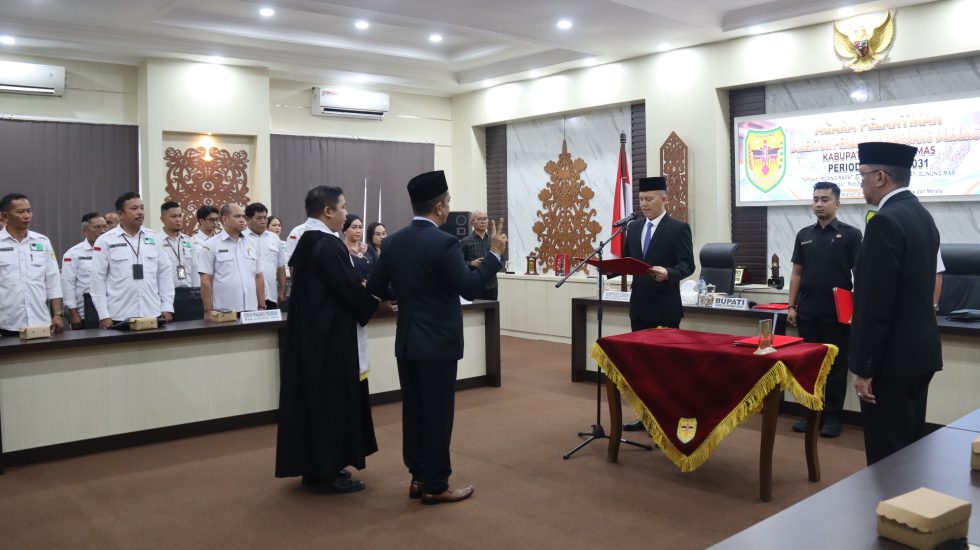 Bupati Gumas Lantik Direktur Perumdam Maruang Duhung