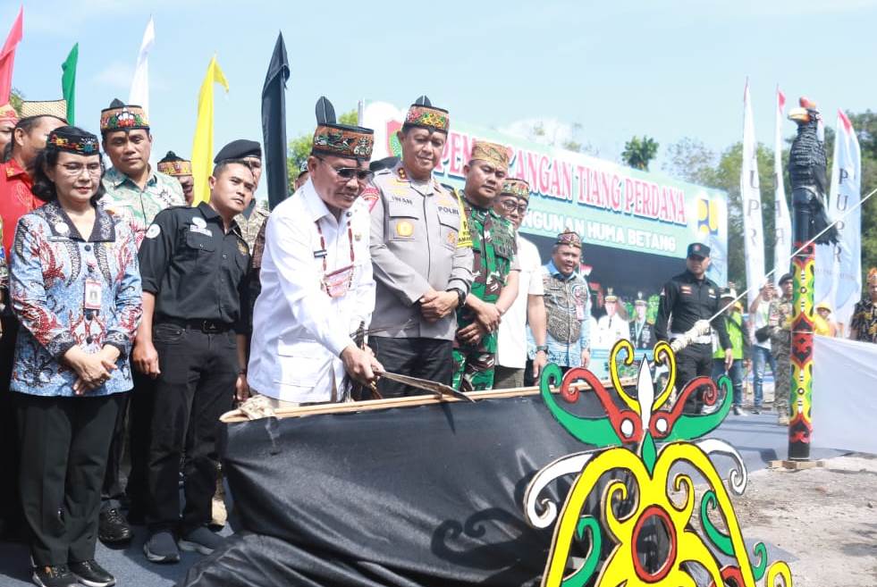 Gubernur Kalteng Resmikan Pembangunan Huma Betang