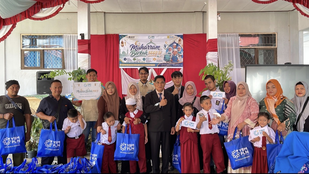 Maknai Muharram, YBM PLN Berbagi Kado Kebahagiaan untuk Anak Berkebutuhan Khusus di Kuala Kapuas