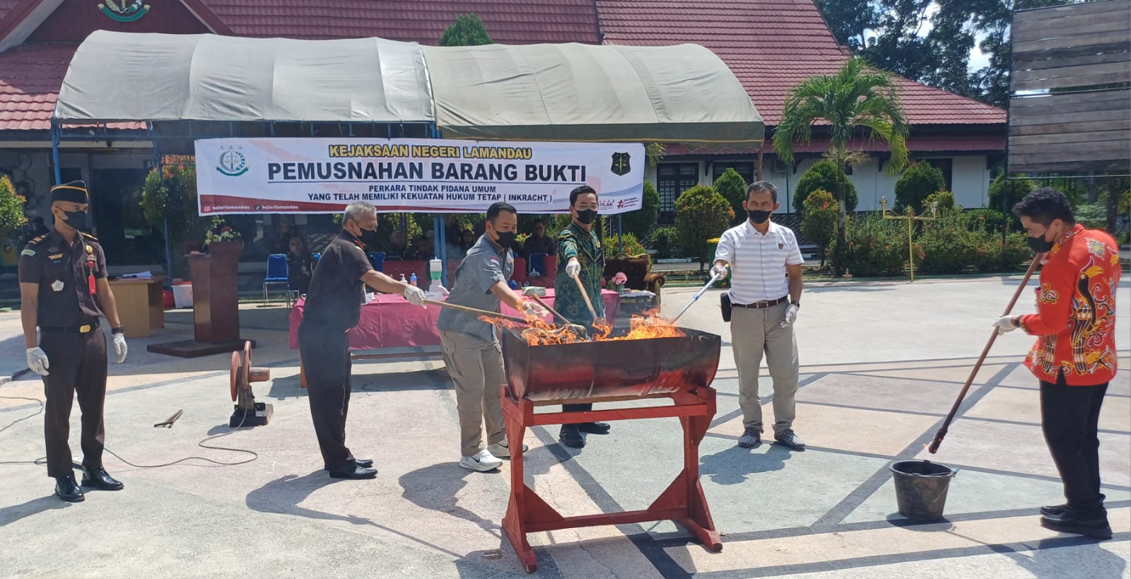 Kejari Lamandau Musnahkan Barang Bukti 34 Perkara Inkracth