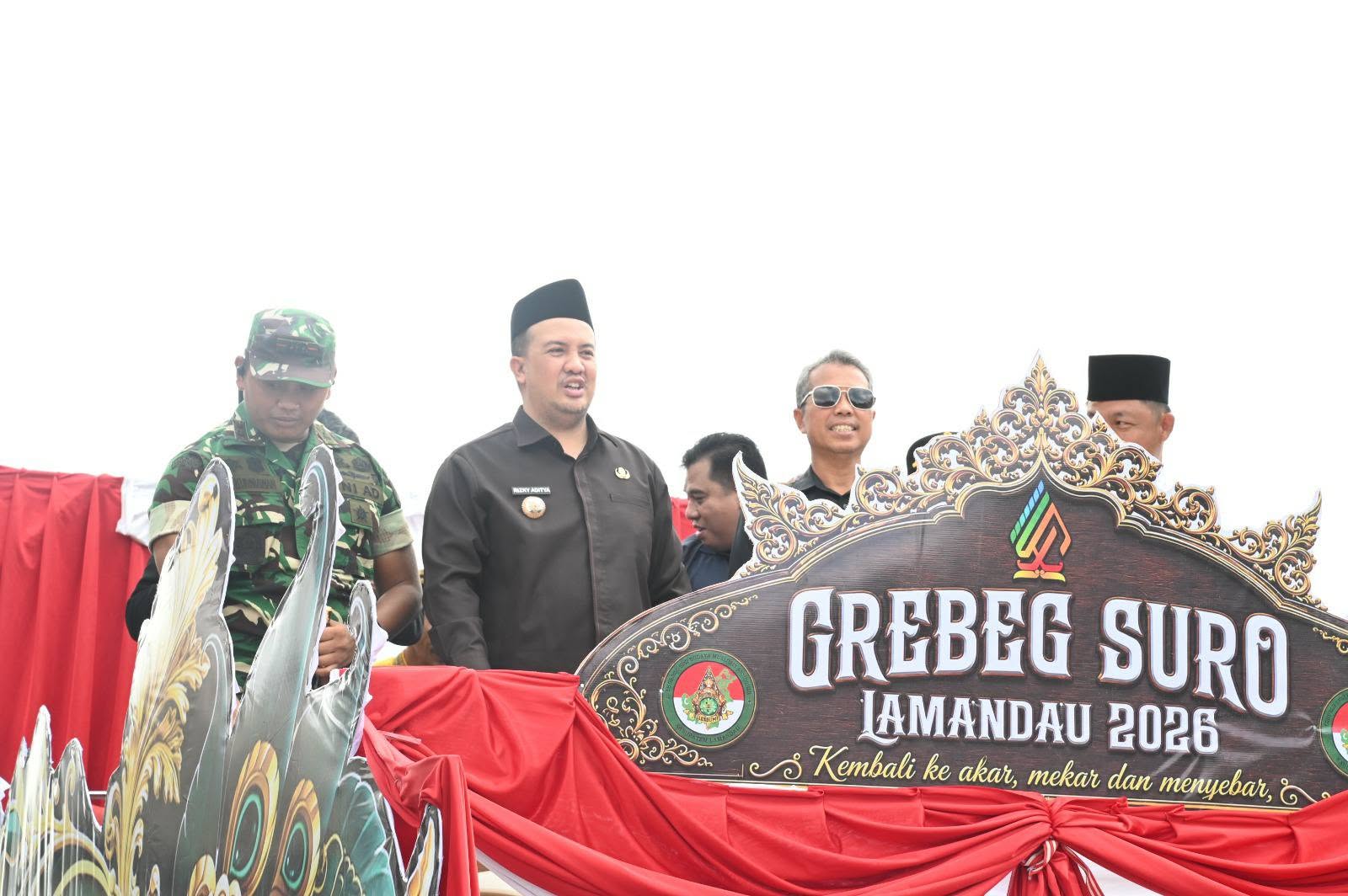Grebek Suro Lamandau 2026, Bupati Lepas Kirab Gunungan Hasil Bumi
