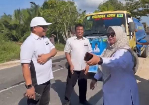 Pemkab Kotim Distribusi Air Bersih Bagi Warga Teluk Sampit
