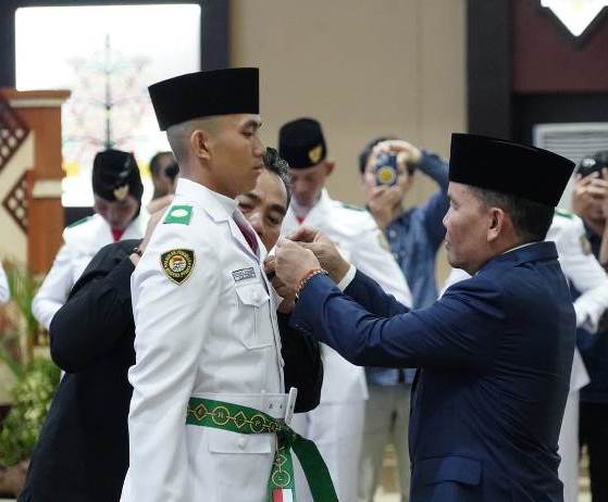 Gubernur Kukuhkan 54 Anggota Paskibraka Kalteng