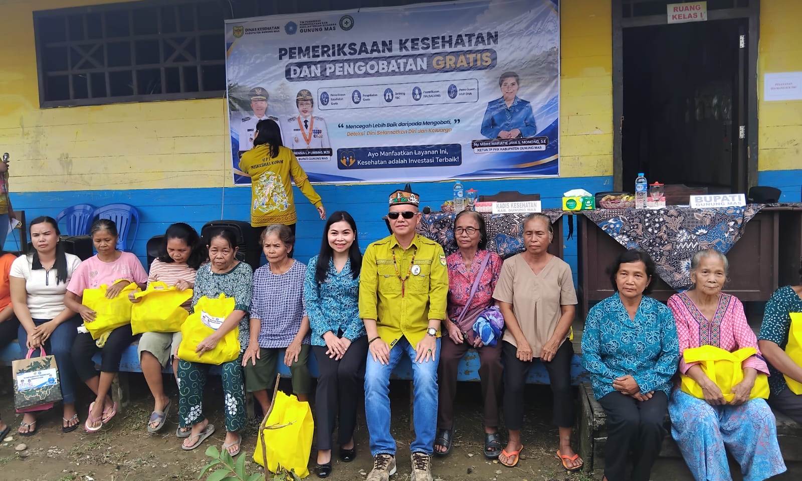 Pemkab dan TP-PKK Gumas Berikan Layanan Kesehatan untuk Warga 4 Desa