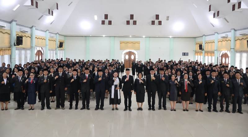 289 PNS Pemkab Gumas Terima Satyalancana Karya Satya