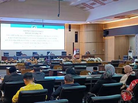 DPRD Barito Utara Sampaikan Rekomendasi LKPj Bupati 2025