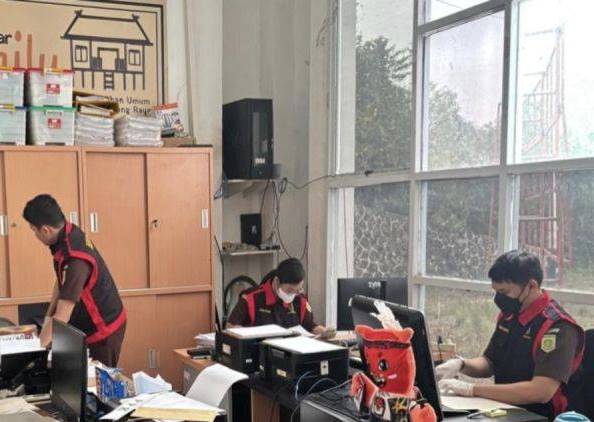 Telisik Dana Hibah Pilkada, Jaksa Geledah Kantor KPU Mura