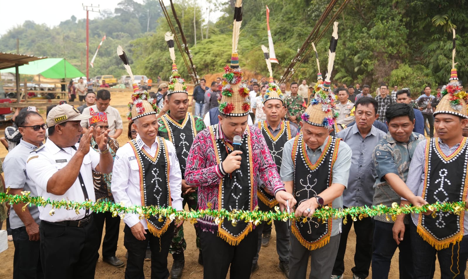 Jembatan Gantung Batu Ojung Resmi Diresmikan Bupati Lamandau