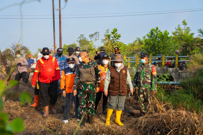Bupati Kobar Tinjau Karhutla, Pastikan Penanganan Berjalan Maksimal
