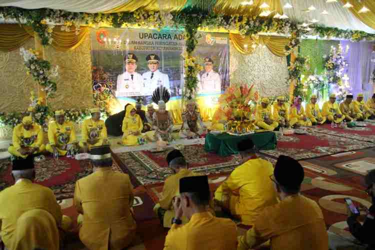 Upacara Adat Warnai Peringatan Hari Jadi Kobar ke 67
