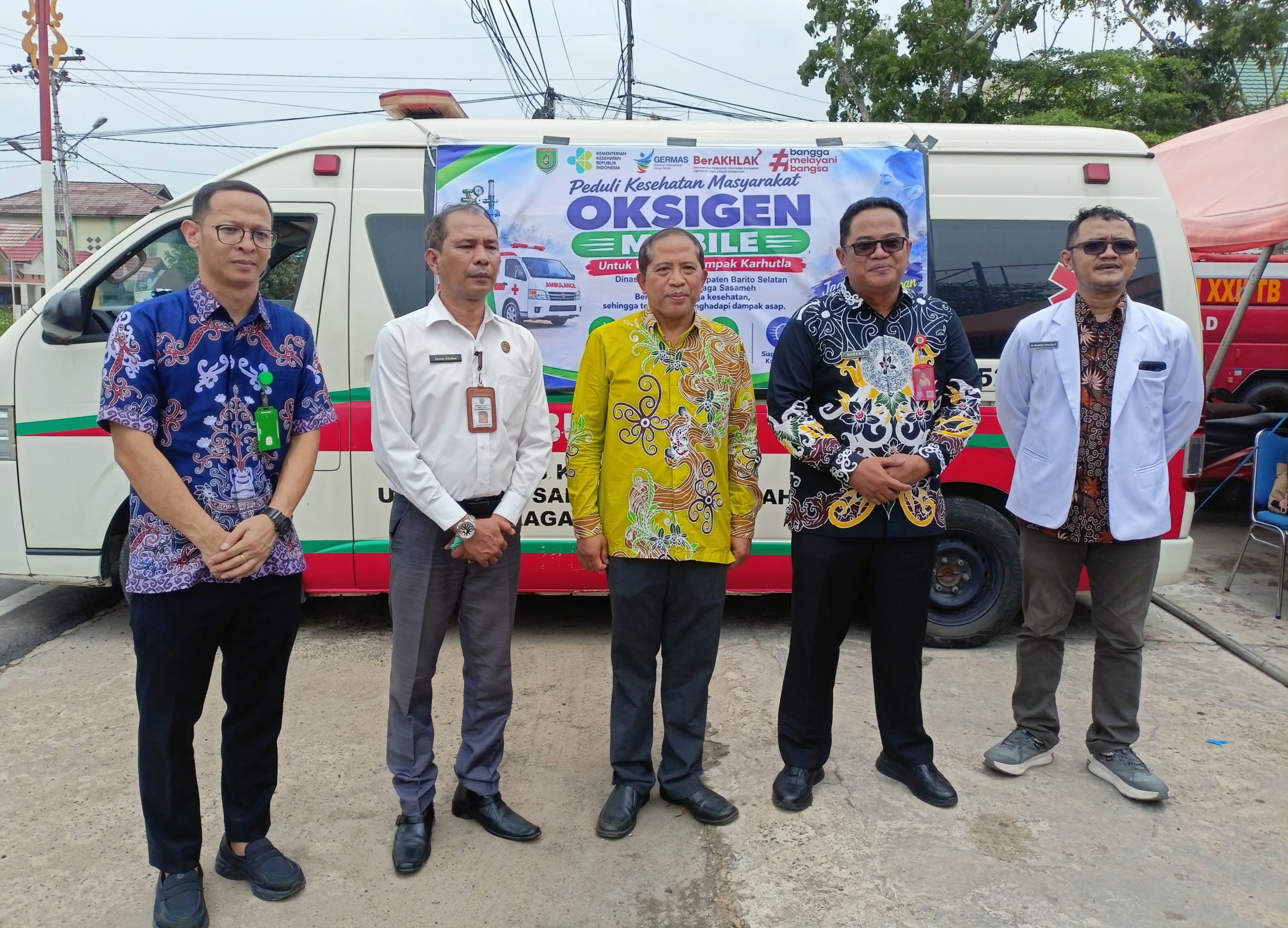 Dinkes Barsel Siagakan Dua Mobil Oksigen, Layani Warga Terdampak Karhutla Hingga Pelosok Desa