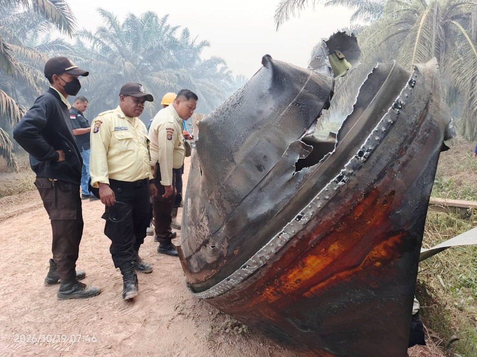 Geger, Warga Temukan Bangkai Besi Mirip Serpihan Pesawat
