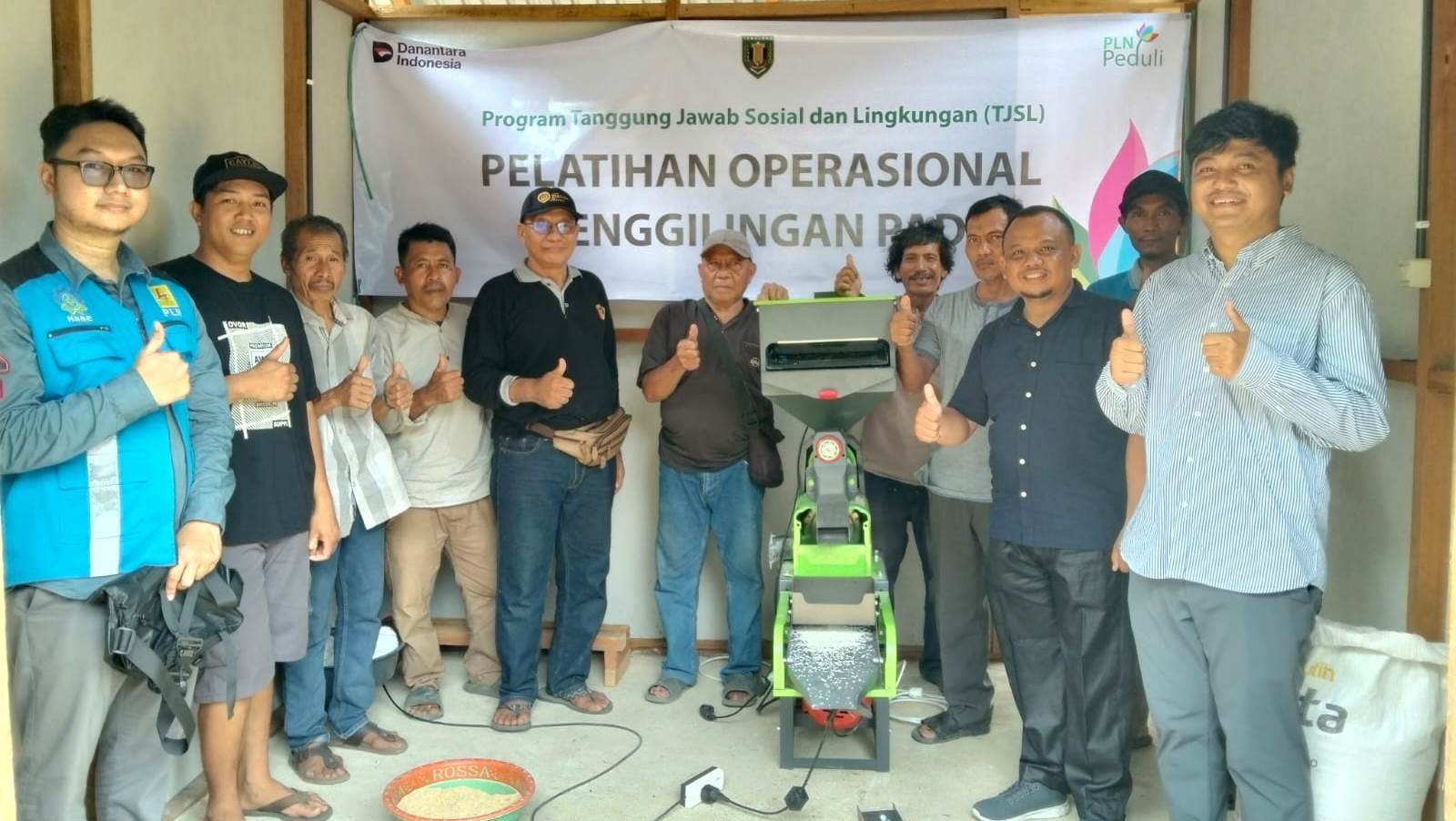 PLN Kalselteng Bekali Petani Penggunaan Mesin Penggilingan Padi Listrik