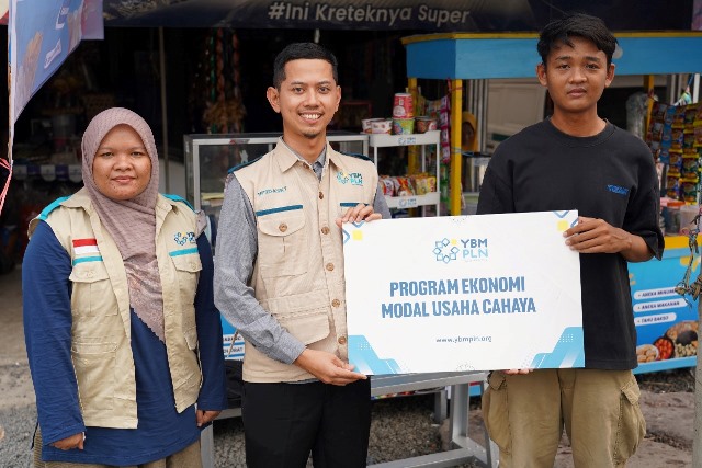 Gigih Berdagang demi Kuliah, YBM PLN Bantu Kembangkan Usaha Muhammad